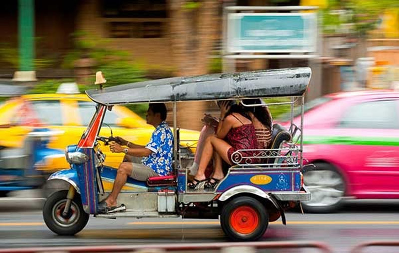 Thai tuk tuk - how to get around thailand
